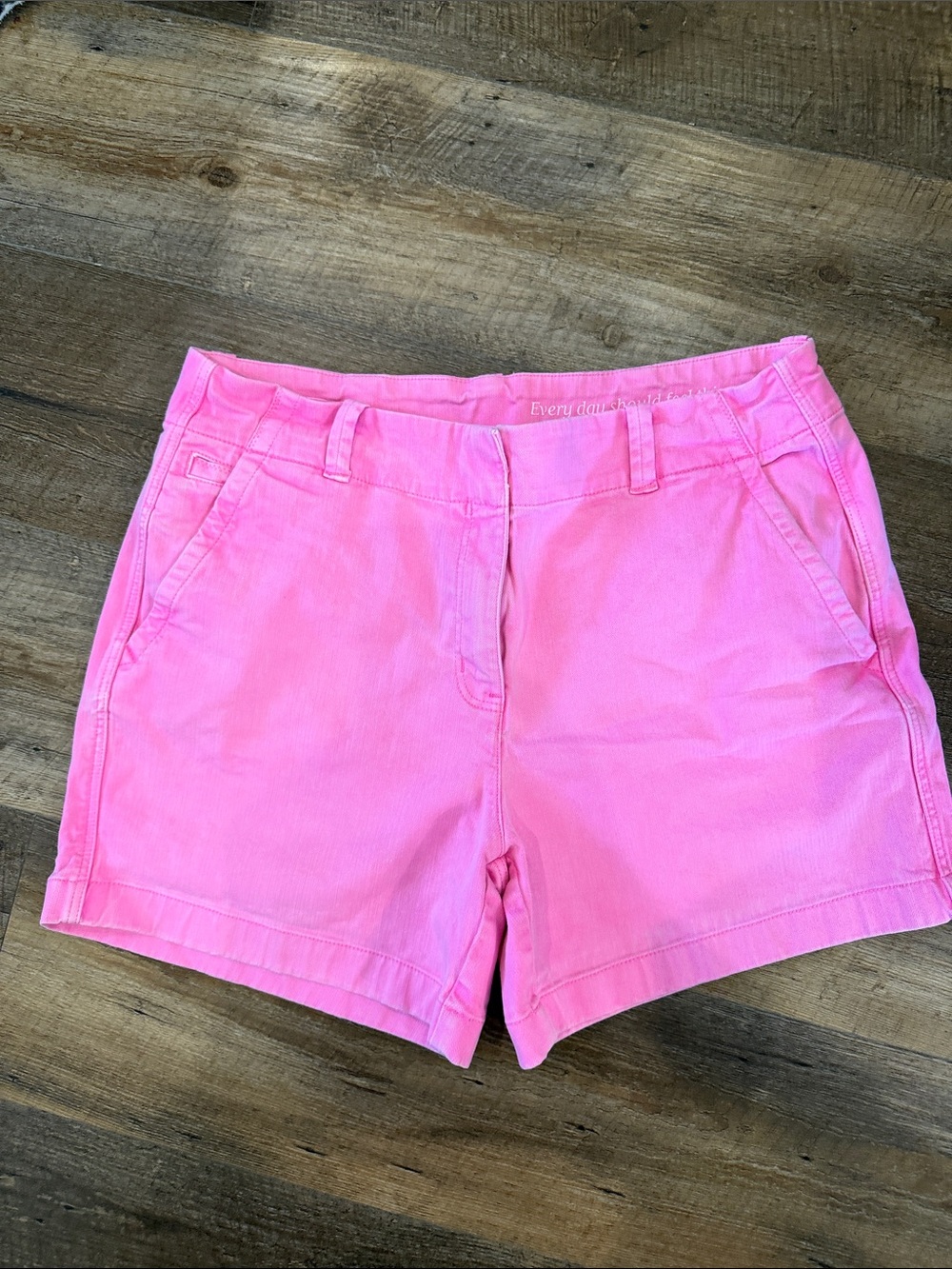 Vineyard Vines Women's Bright Pink Casual Shorts